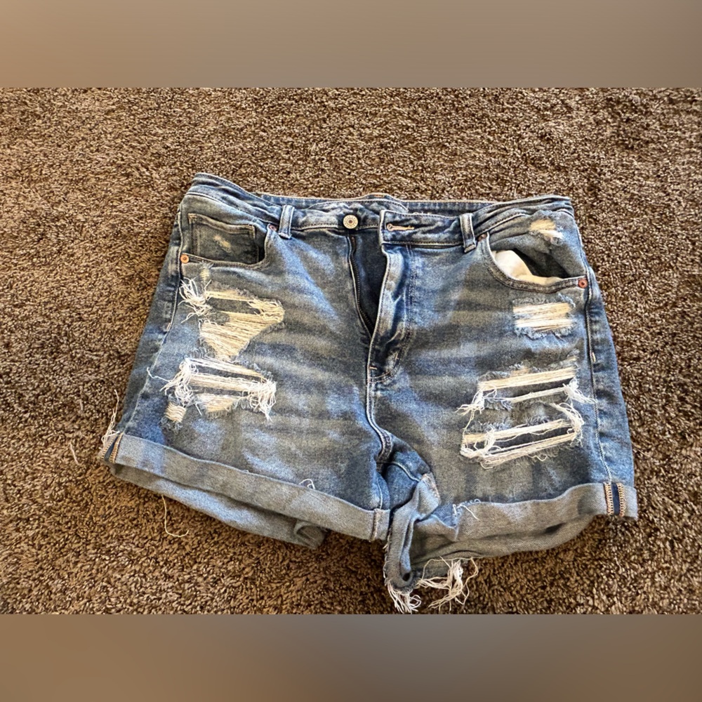 Stretchy American eagle mom short in size 14